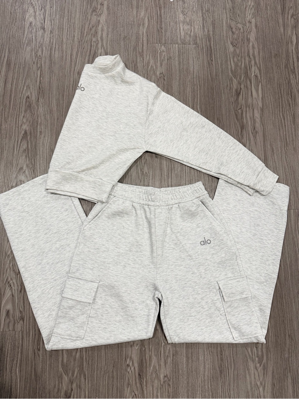 Alo women Heather Gray Cargo Sweatpants - Soft Everyday Bottoms